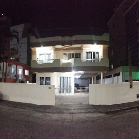 Residencial Nereu Apartment Bombinhas Bagian luar foto